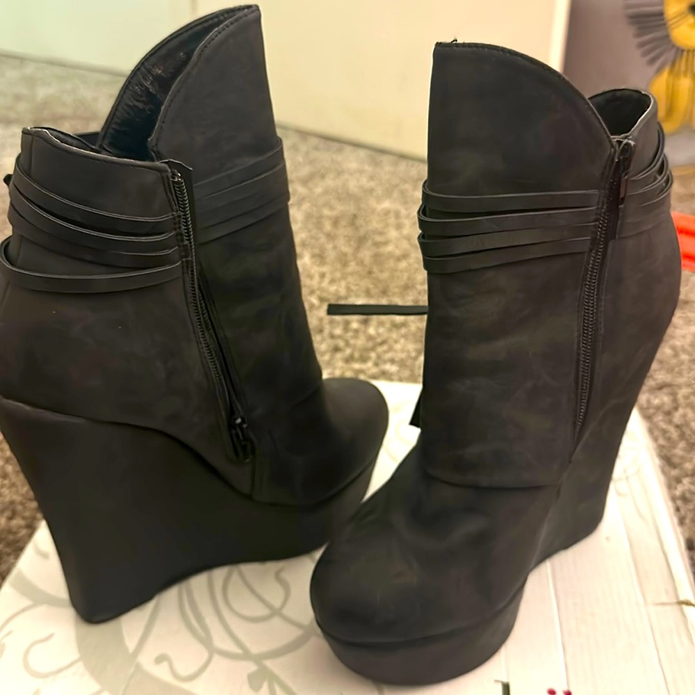 Black wedge heel boots🔥🔥🔥🔥